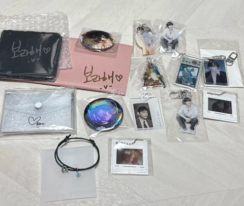 Hàng hóa không chính thức của BTS V