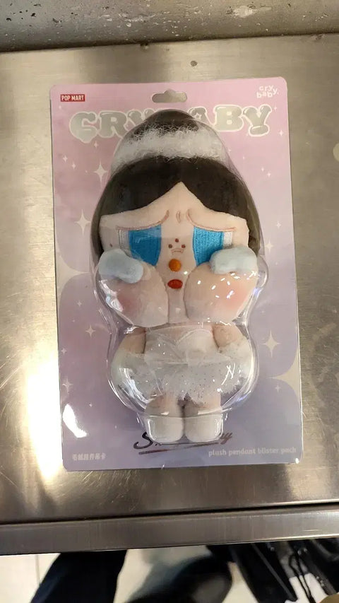 Selling a brand new Pop Mart Crybaby Shiny Shiny product released on July 25, 2025 for 70,000 won.