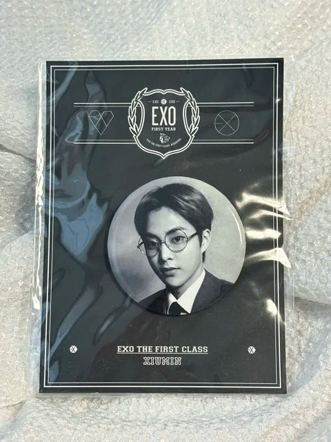 EXO Xiumin Wolf and Beauty Growl Pin Button