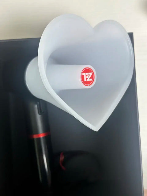 Gậy phát sáng hình trái tim THE BOYZ chuyển/bán