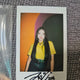 Bán ảnh polaroid có chữ ký của NMIXX Jiwoo.
