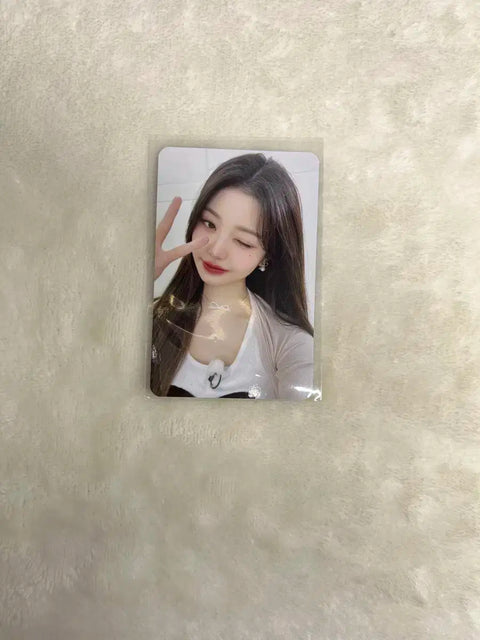 Minive Cherry Hug Bag Jang Wonyoung photocard