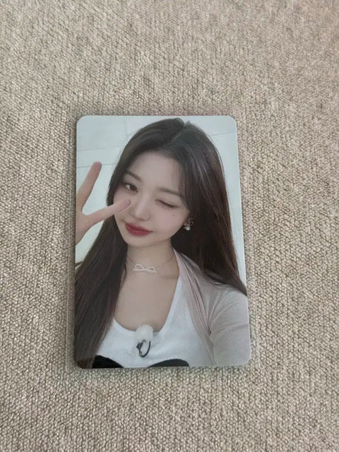 Minive Jang Wonyoung Hug Photocard