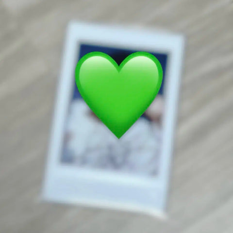 Ngay cả Lee Jung-hyun cũng ký tên vào bức ảnh polaroid