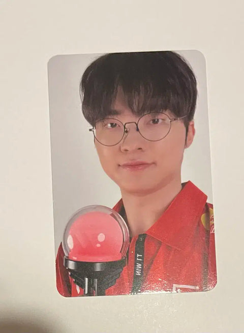 Selling or transferring a T1 home ground 50,000 KRW special edition Faker photocard.