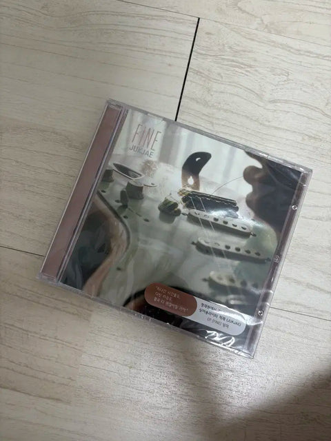 Đang tải album FINE, chưa mở, sản phẩm mới