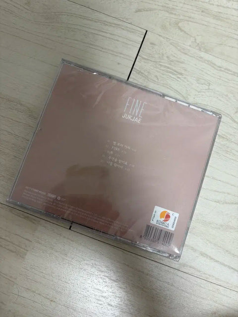 Đang tải album FINE, chưa mở, sản phẩm mới