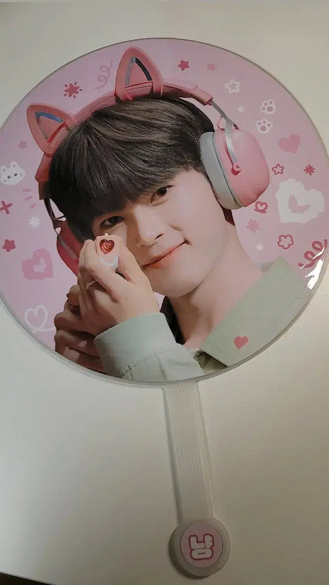 ZEROBASEONE Sung Hanbin Uchiwa