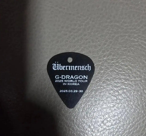 G-Dragon solo concert Ubermensch guitar pick 1ea