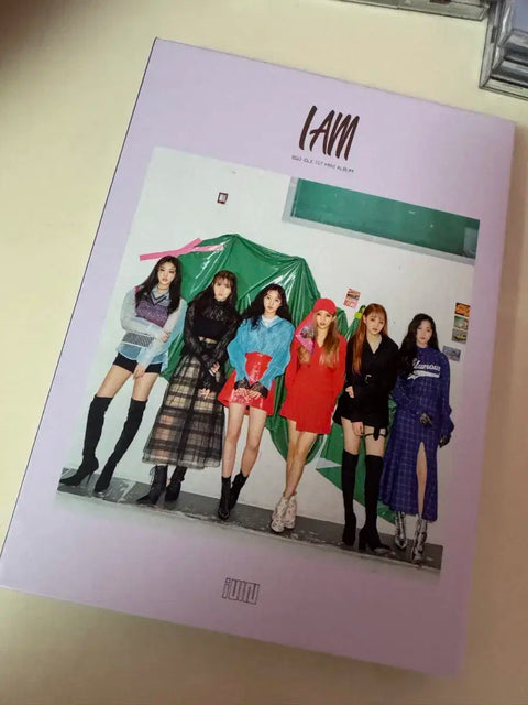 (G)I-DLE (G)I-DLE Debut Album I AM LATATA