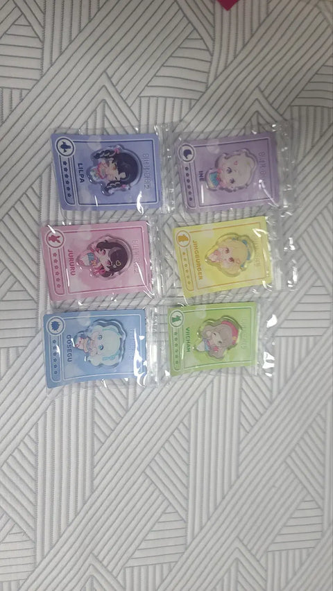 Including shipping, selling as a set) Selling ISEGYE IDOL Smart Grip Tok at retail price.