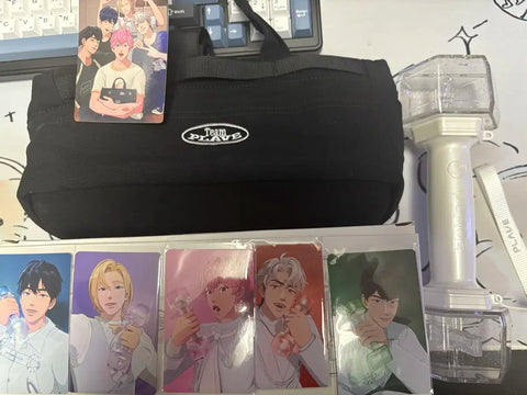 Selling PLAVE light stick set.
