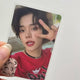 Thẻ ảnh Yeonjun trong album mở đầu Chaotic Wonderland của TXT kèm theo phần quà tặng của Beomgyu