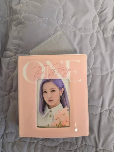 Selling IZ*ONE Hitomi's entire photocard collection.