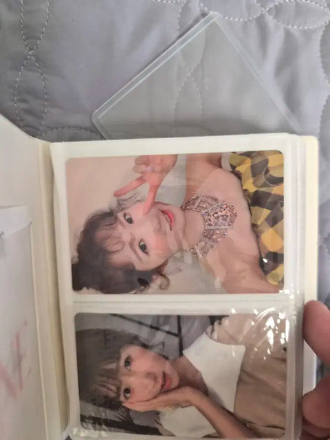 Selling IZ*ONE Hitomi's entire photocard collection.