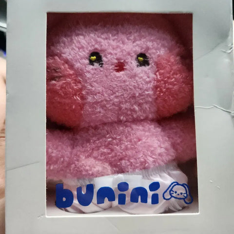 Búp bê thỏ NewJeans Hanni bị lỗi hộp đựng mic-key-bong