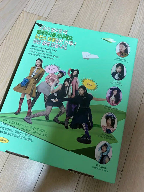 NewJeans 2025 Season's Greetings