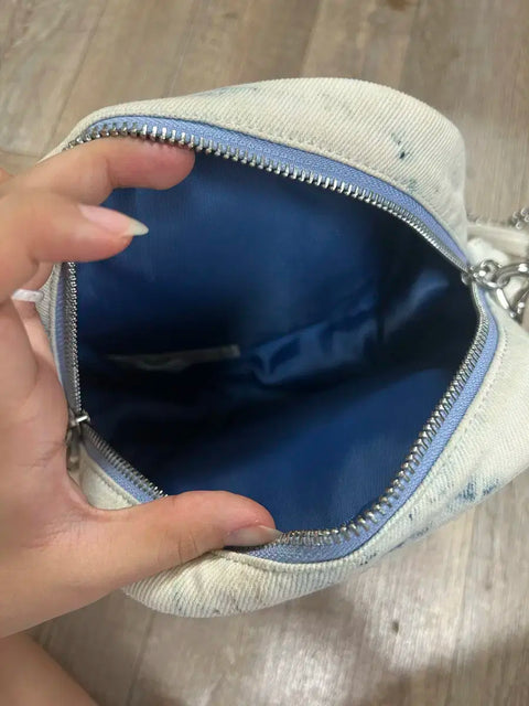 Túi đựng quả sồi "tùy thuộc" của J-Hope