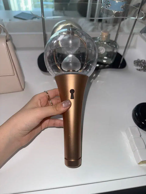 Cần bán lightstick ATEEZ