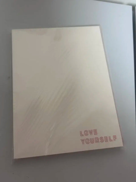 Sách chương trình Love Yourself của BTS chưa mở