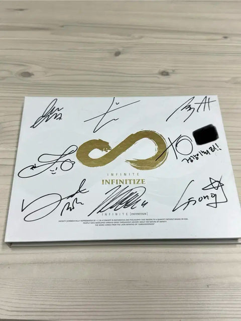 Album có chữ ký của Infinite Chaser