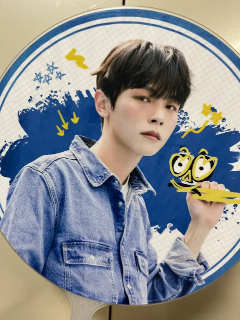 Kèm theo thẻ ảnh Lucy Shin Ye-chan Uchiwa Picket