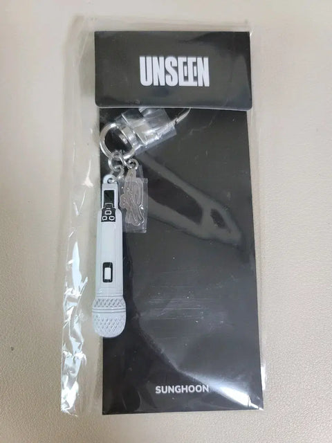 Móc khóa micro Enhypen của Unseen Exhibition Sunghoon