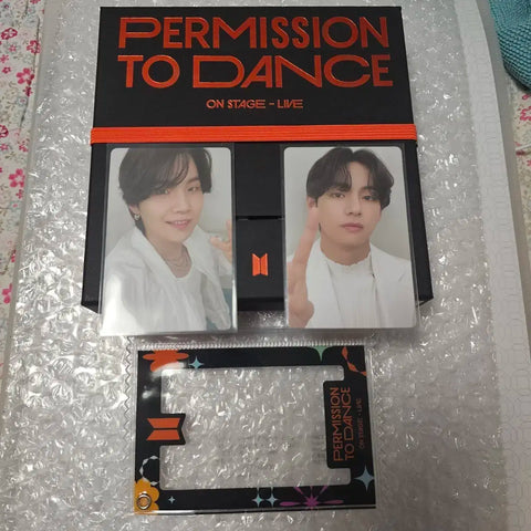 Phát hành album trực tiếp PTD (Permission to Dance) của BTS: Photocards Taehyung &amp; Yoongi