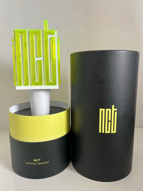 Meum Mwon Bom NCT lightstick Park Soon-hee và pin Oh Deok-gu