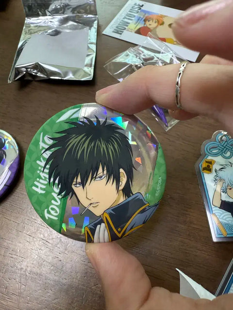 Huy hiệu lon Hijikata bật lên Gintama