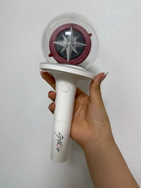 Selling Stray Kids light stick.