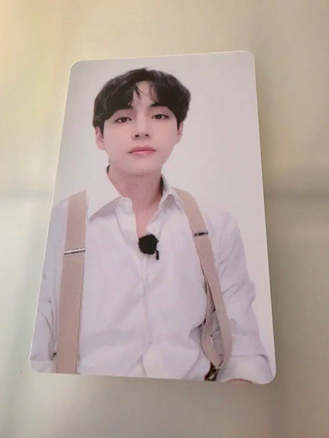 Thẻ ảnh chưa phát hành của Taehyung trong HYBE Insight
