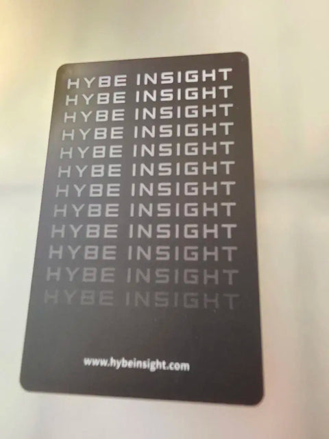 Thẻ ảnh chưa phát hành của Taehyung trong HYBE Insight