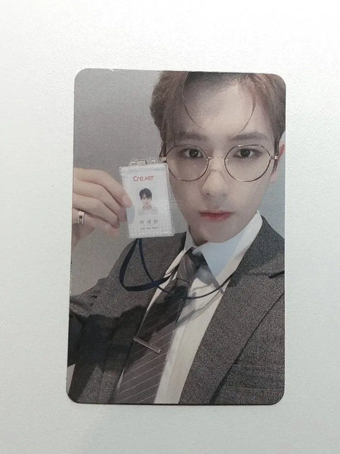 Thẻ ảnh chưa phát hành của quản lý Hyunjae của THE BOYZ Lee