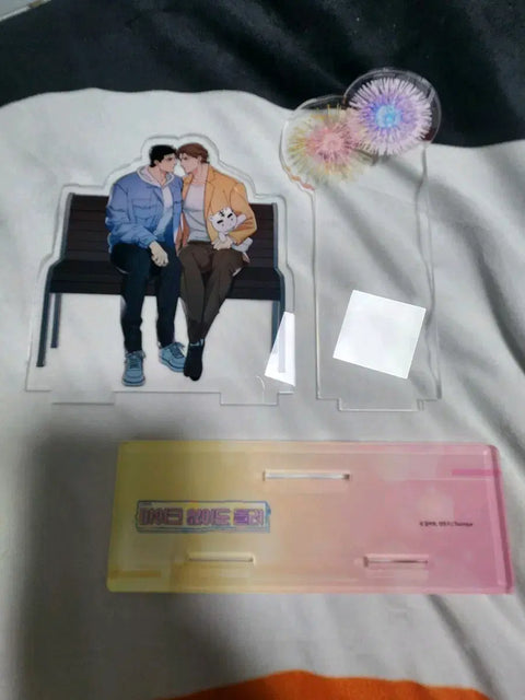 Unboxing Dowonbeom Multi Acrylic Stand - Can hear it even without a mic.