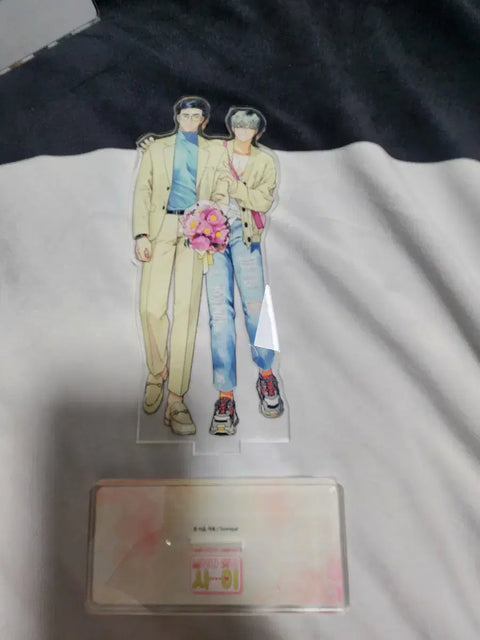 Selling acrylic stand (Taksanho) below cost; we're like strangers now.