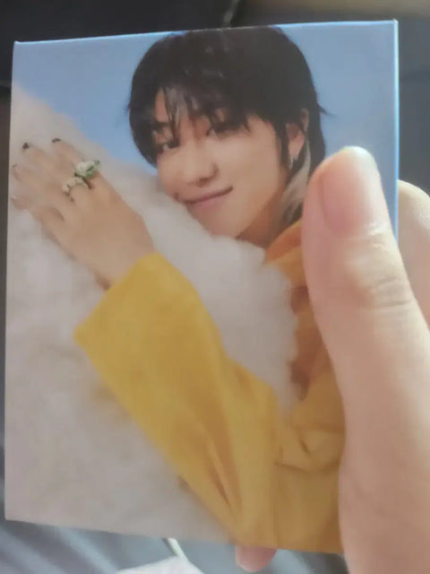 Thẻ ảnh Seventeen Minghao đang được bán