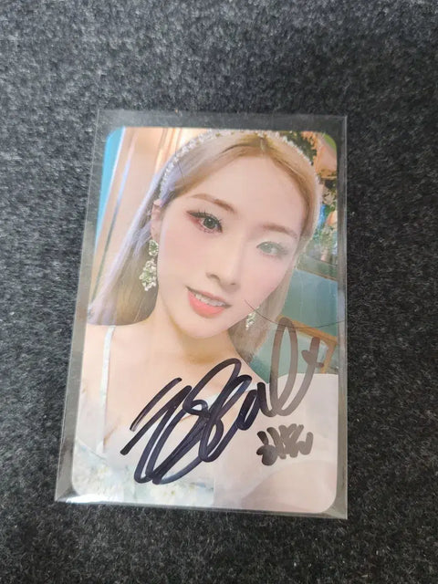 Haseul có chữ ký photocard ARTMS LOONA