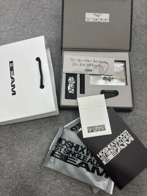 Hou Gongbang Full Set (Includes Photocards)