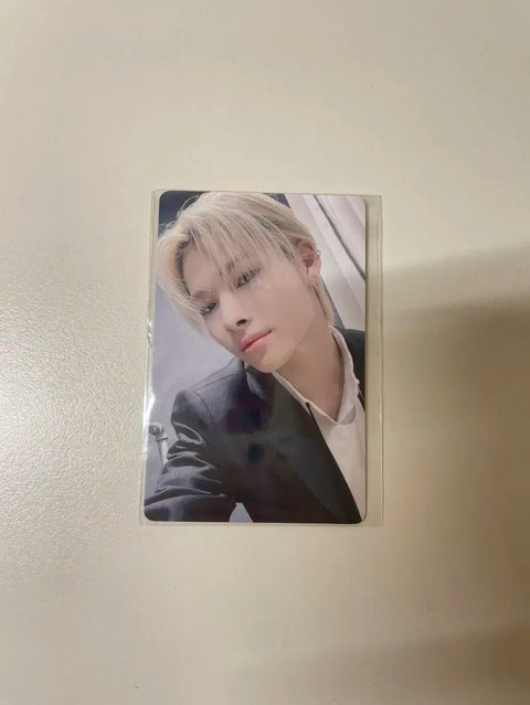 DarkBlood Niki Izwi Unopened Photocard