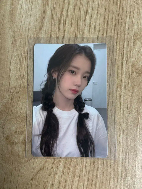 Selling IU cafe photocard.