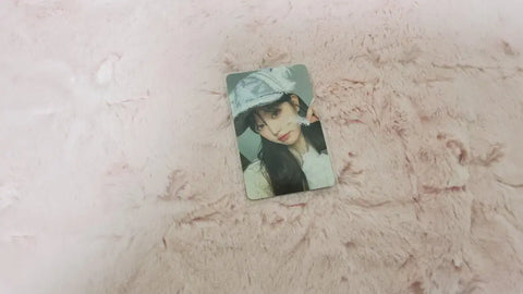 Thẻ ảnh IVE Jang Wonyoung đang được bán.