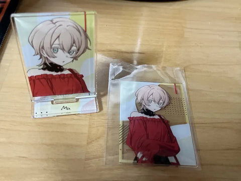 I'm selling a set of Milgram Kusunoki Mu acrylic stand + acrylic card!
