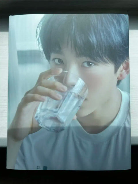 Sách ảnh Yuushi của NCT WISH Exhibition đang được bán