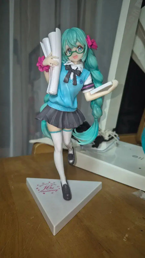 Vocaloid Hatsune Miku 16th Anniversary Pig Figure Student Pretty Girl