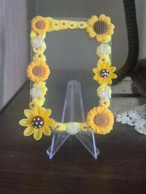 Handmade sunflower "top-kkude" (deco-toploader) for fangirling/fanboying for sale.
