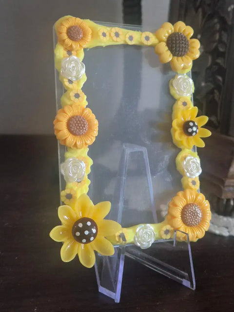 Handmade sunflower "top-kkude" (deco-toploader) for fangirling/fanboying for sale.