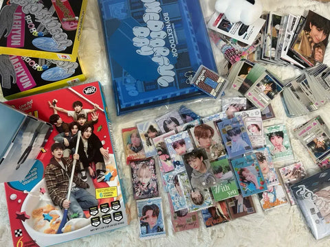 Selling Bvndit unboxing albums/goods.