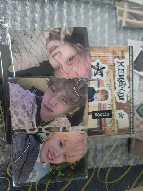 Close Your Eyes Kenshin Photocards 3ea + Sticker 1ea