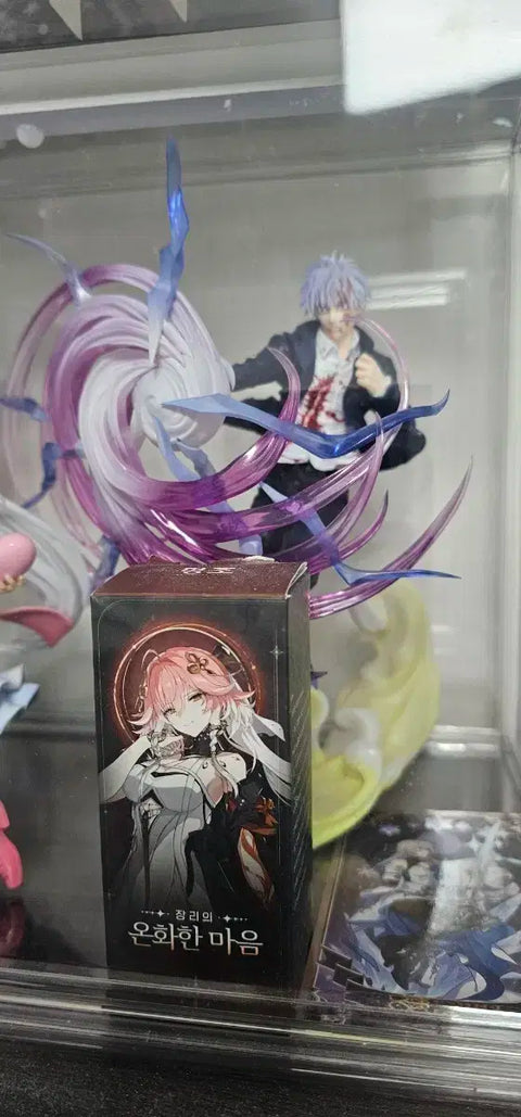 Selling Gojo figure.